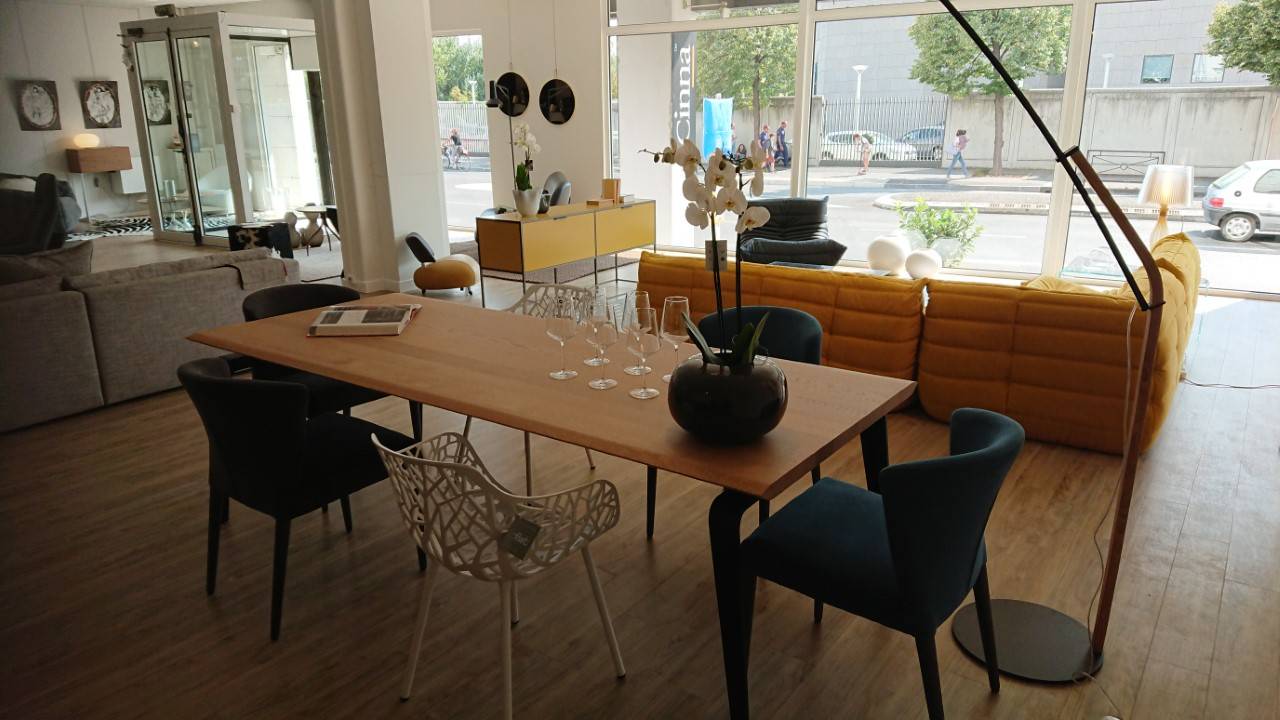 Table ODESSA Ligne Roset chez Inove à Avignon